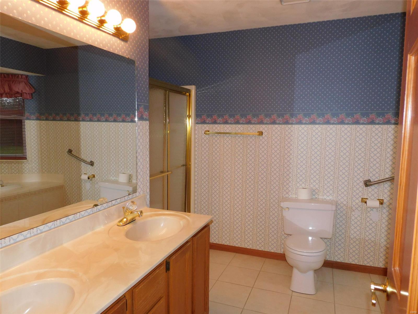 2340 Greenfield Drive Belleville, IL 62221 - Photo 18 of 38