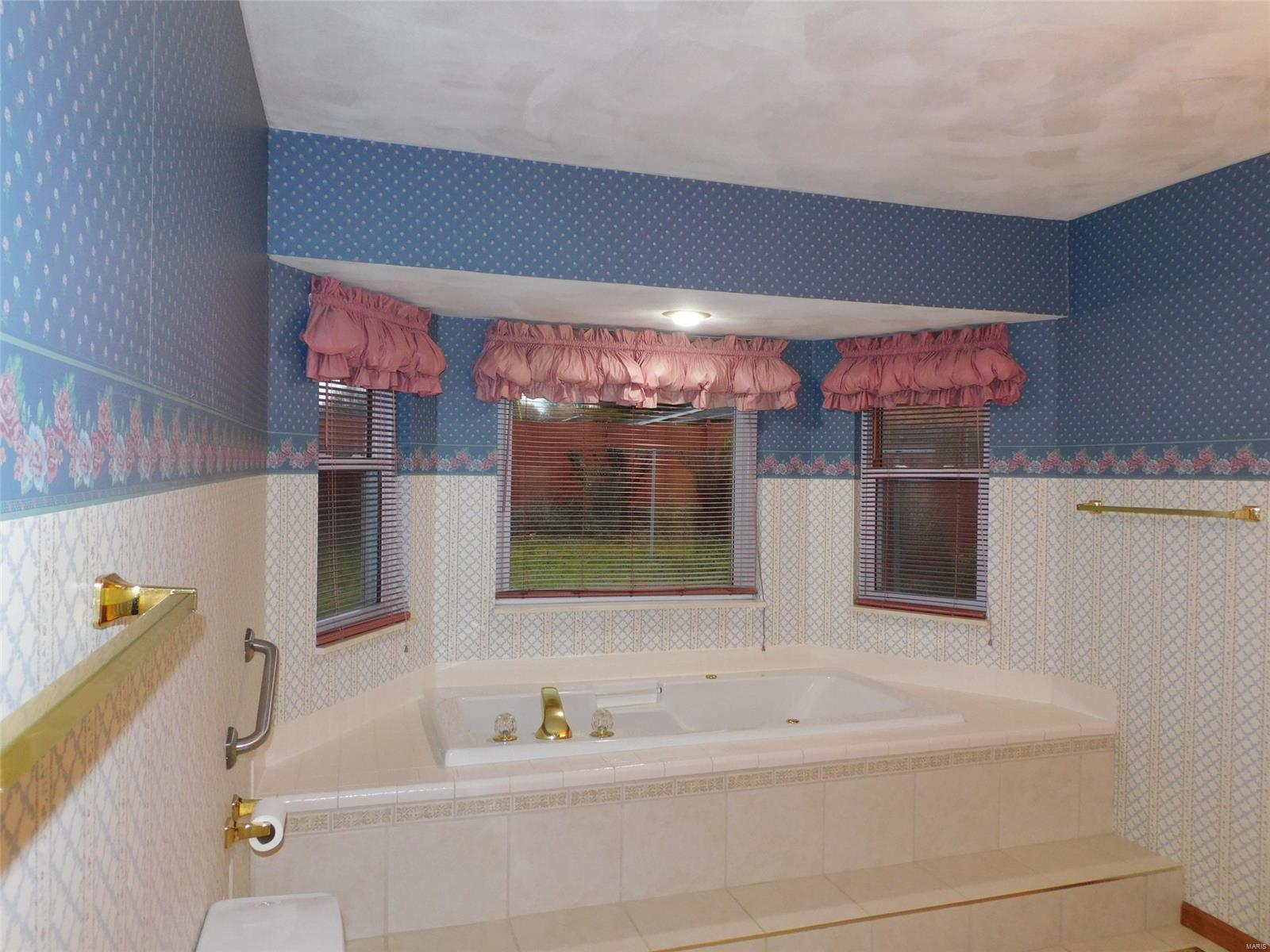 2340 Greenfield Drive Belleville, IL 62221 - Photo 19 of 38