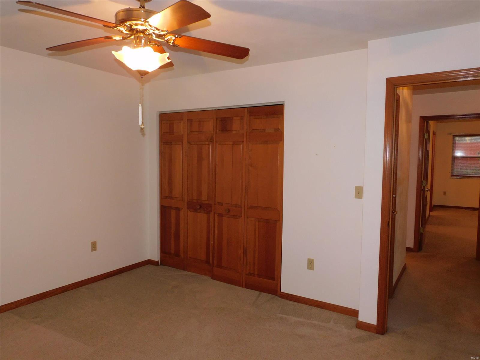 2340 Greenfield Drive Belleville, IL 62221 - Photo 23 of 38