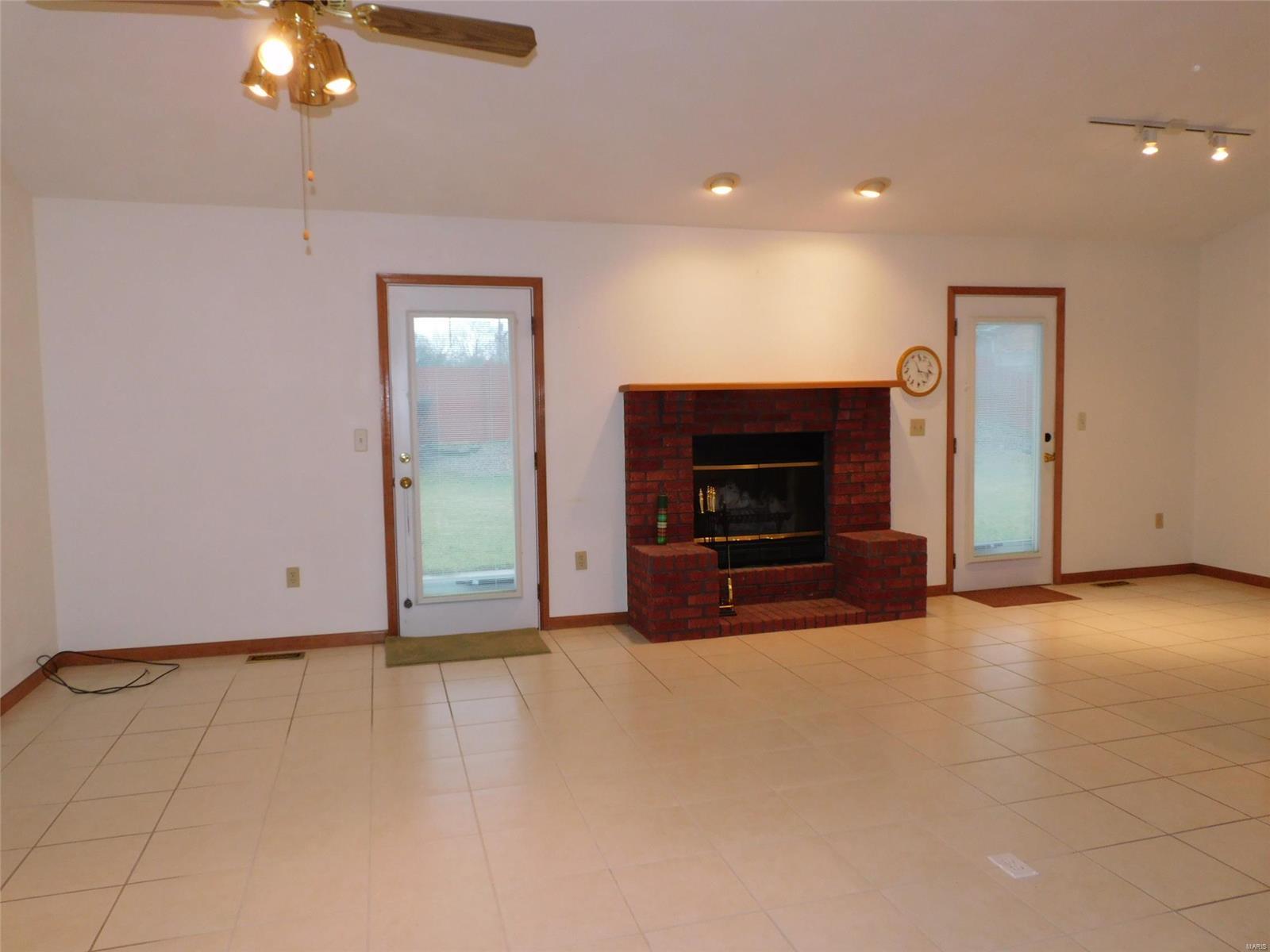 2340 Greenfield Drive Belleville, IL 62221 - Photo 5 of 38