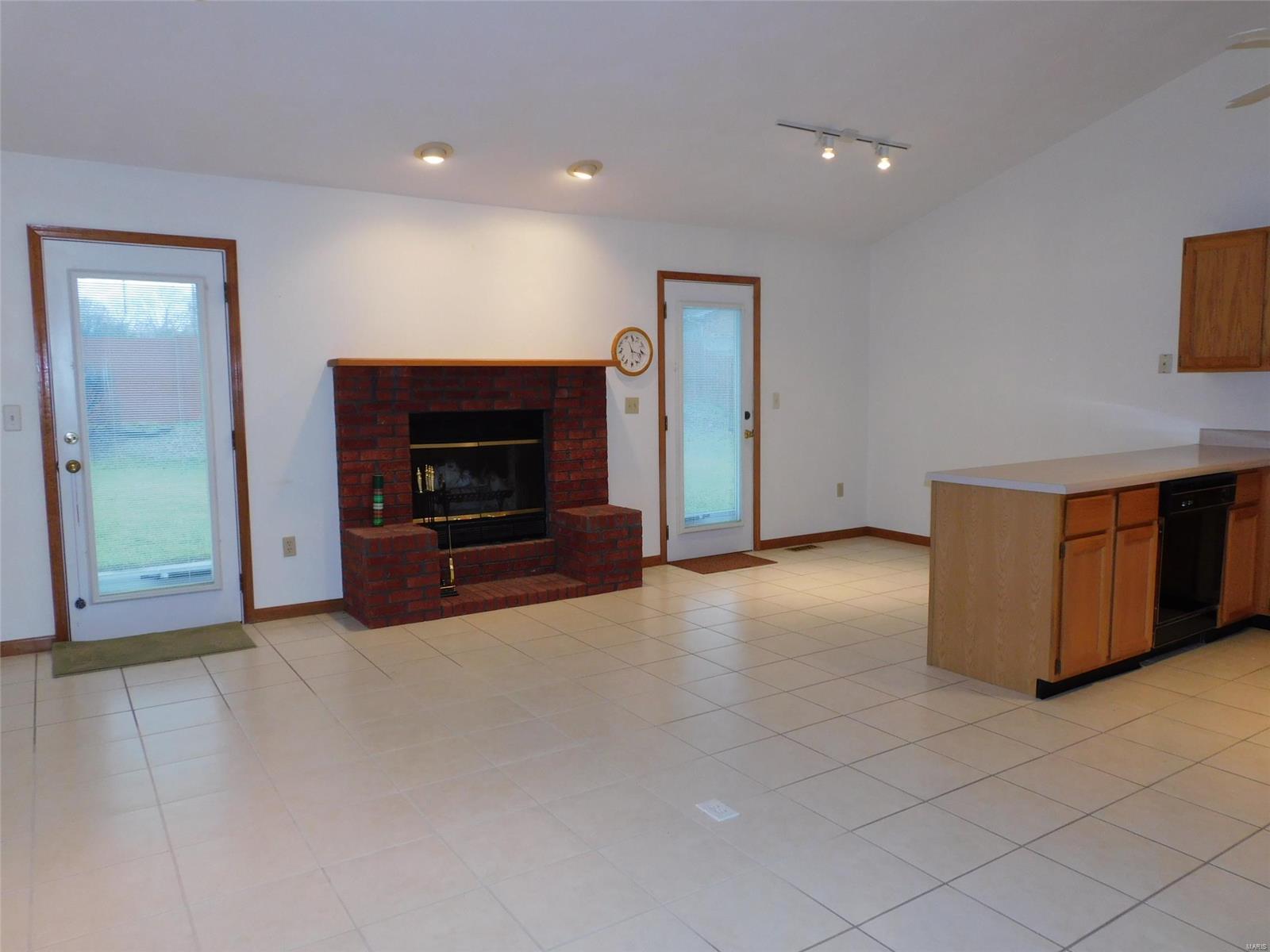 2340 Greenfield Drive Belleville, IL 62221 - Photo 7 of 38