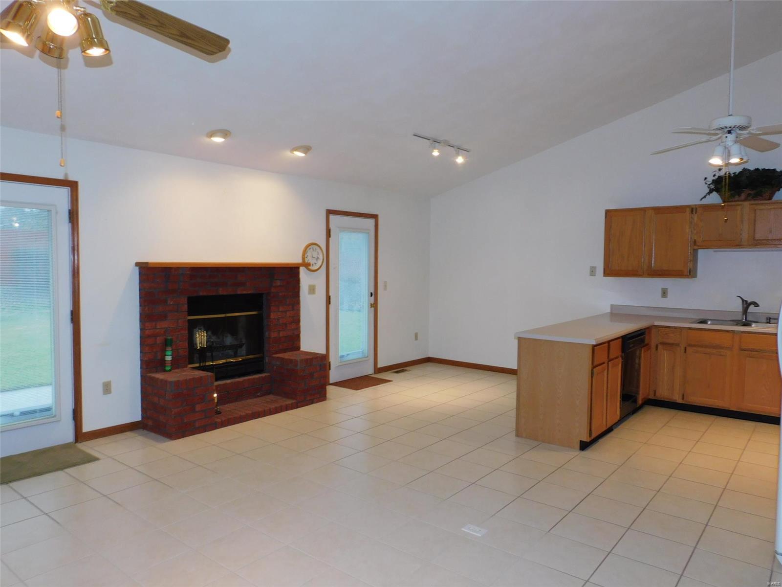 2340 Greenfield Drive Belleville, IL 62221 - Photo 8 of 38