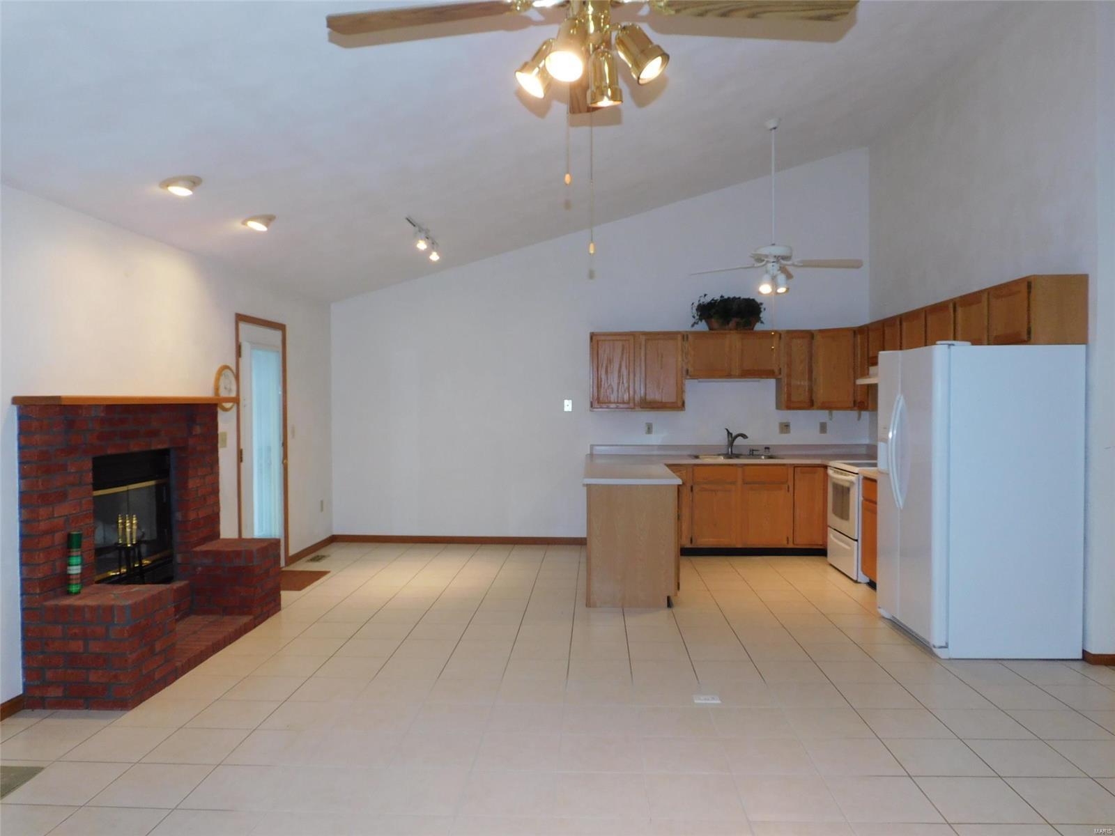 2340 Greenfield Drive Belleville, IL 62221 - Photo 9 of 38