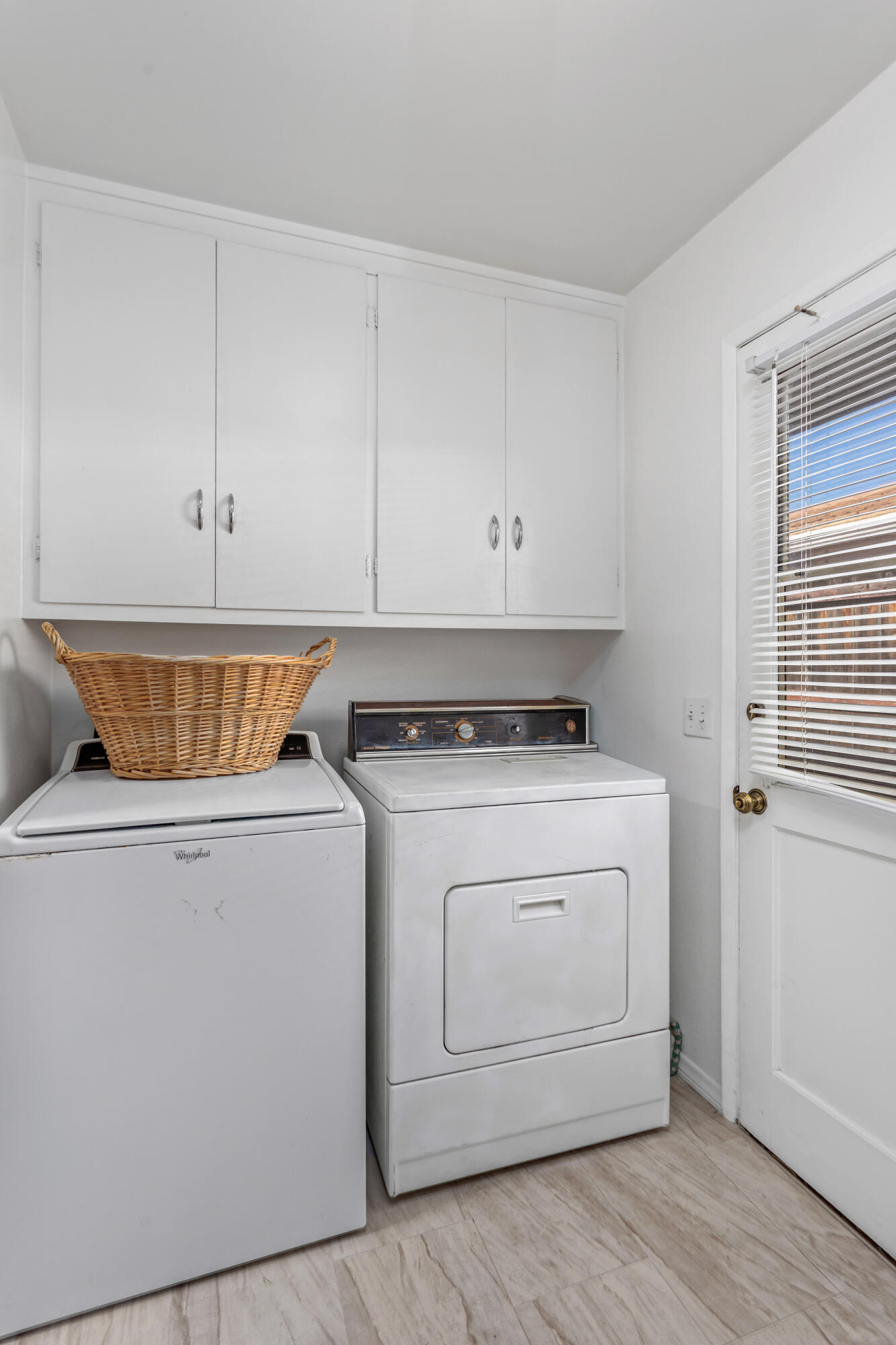 114 Walnut Lane Santa Barbara, CA 93111 - Photo 14 of 38 Laundry Room