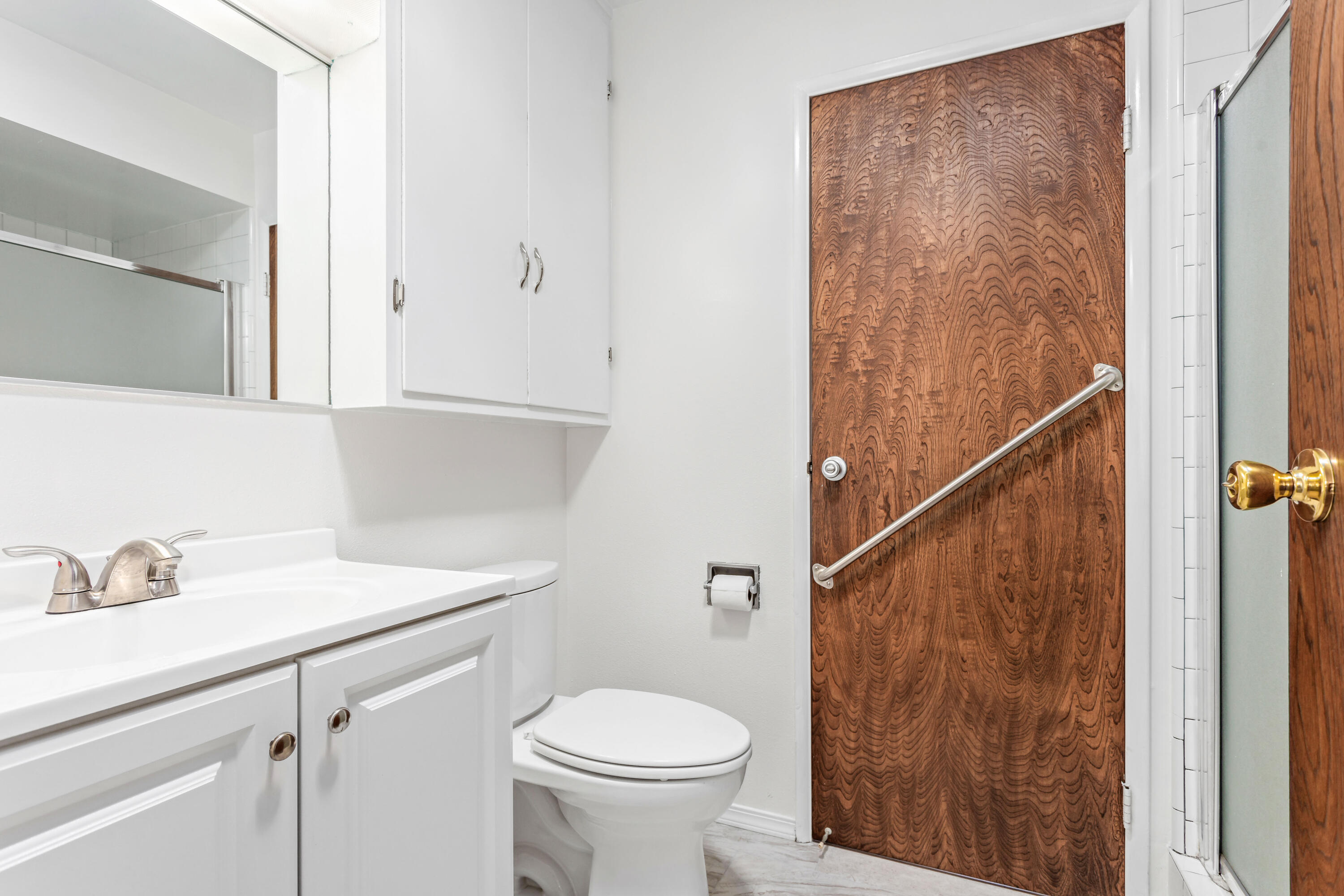 114 Walnut Lane Santa Barbara, CA 93111 - Photo 17 of 38 Bathroom 1