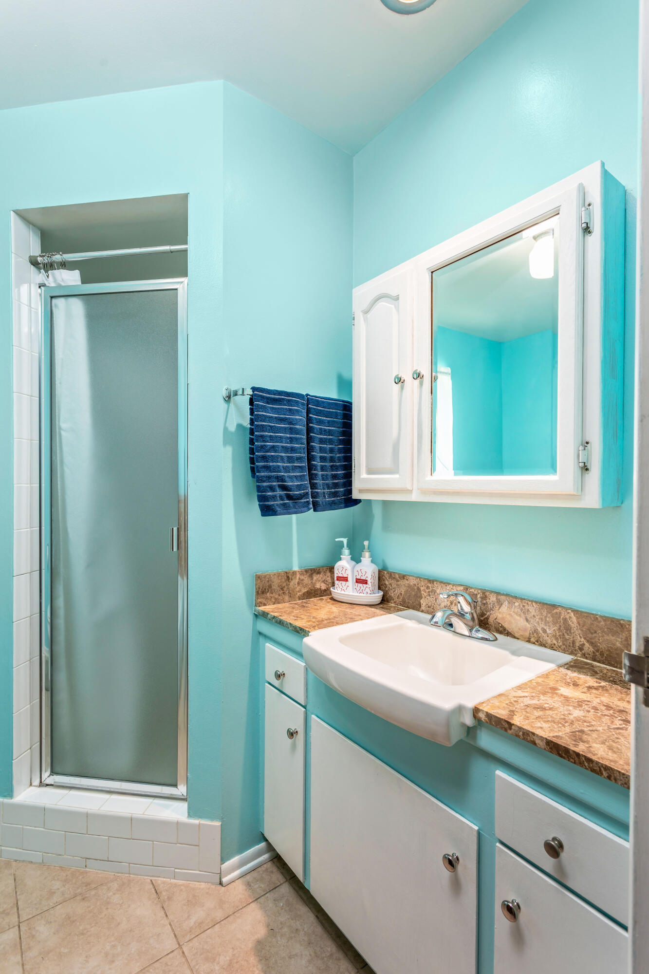 114 Walnut Lane Santa Barbara, CA 93111 - Photo 25 of 38 Bathroom 2