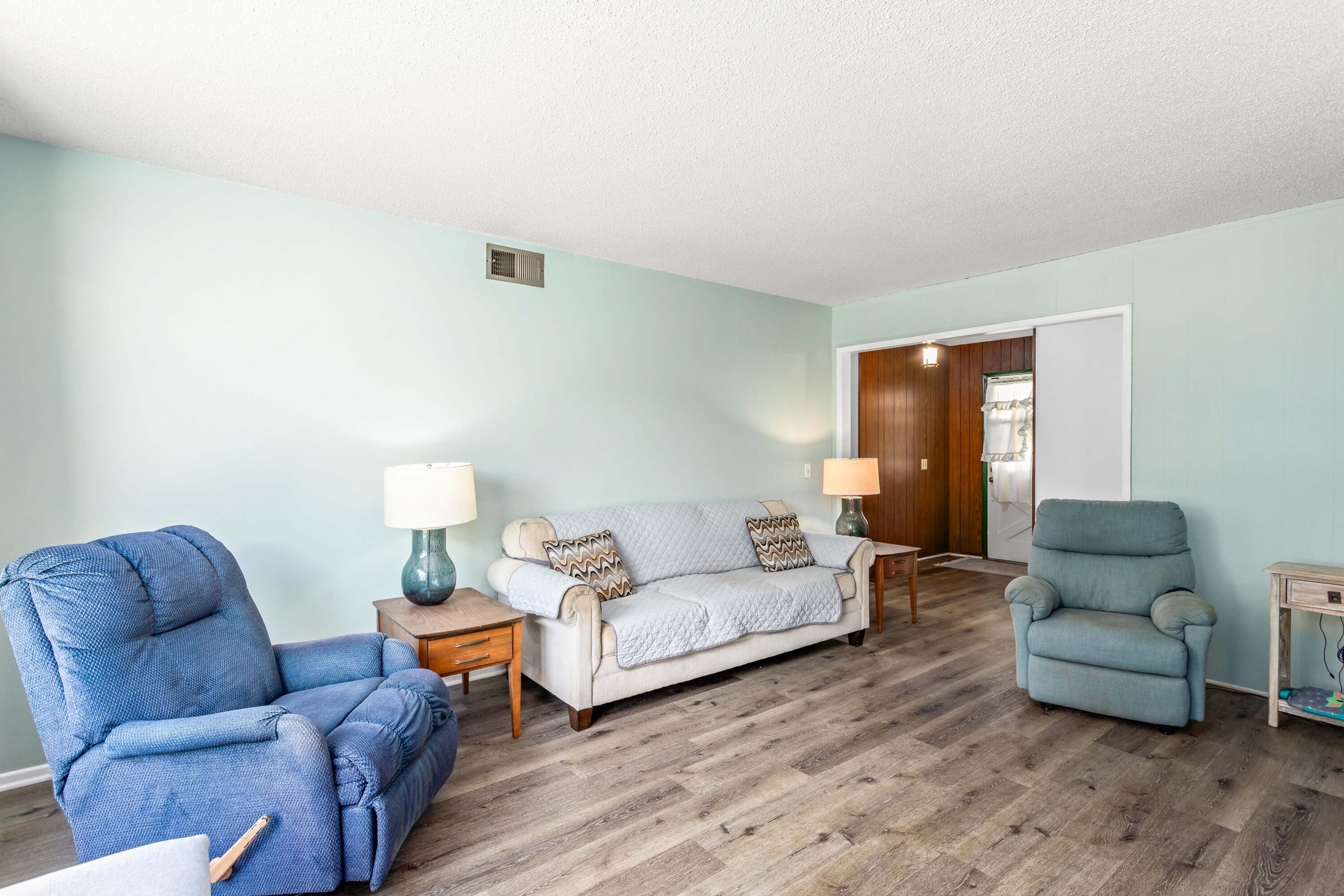 114 Walnut Lane Santa Barbara, CA 93111 - Photo 6 of 38 Living Room