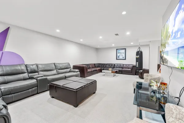 $1,419,000 | 1337 Hiawatha Court, Highland Park, IL 60035
