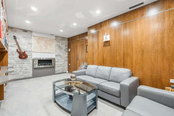 $1,419,000 | 1337 Hiawatha Court, Highland Park, IL 60035