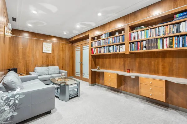 $1,419,000 | 1337 Hiawatha Court, Highland Park, IL 60035