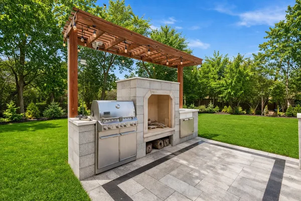 $1,419,000 | 1337 Hiawatha Court, Highland Park, IL 60035