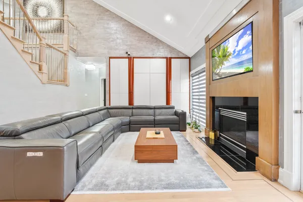 $1,419,000 | 1337 Hiawatha Court, Highland Park, IL 60035