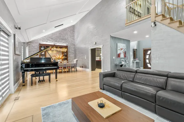 $1,419,000 | 1337 Hiawatha Court, Highland Park, IL 60035