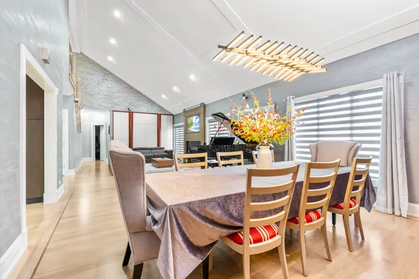 $1,419,000 | 1337 Hiawatha Court, Highland Park, IL 60035