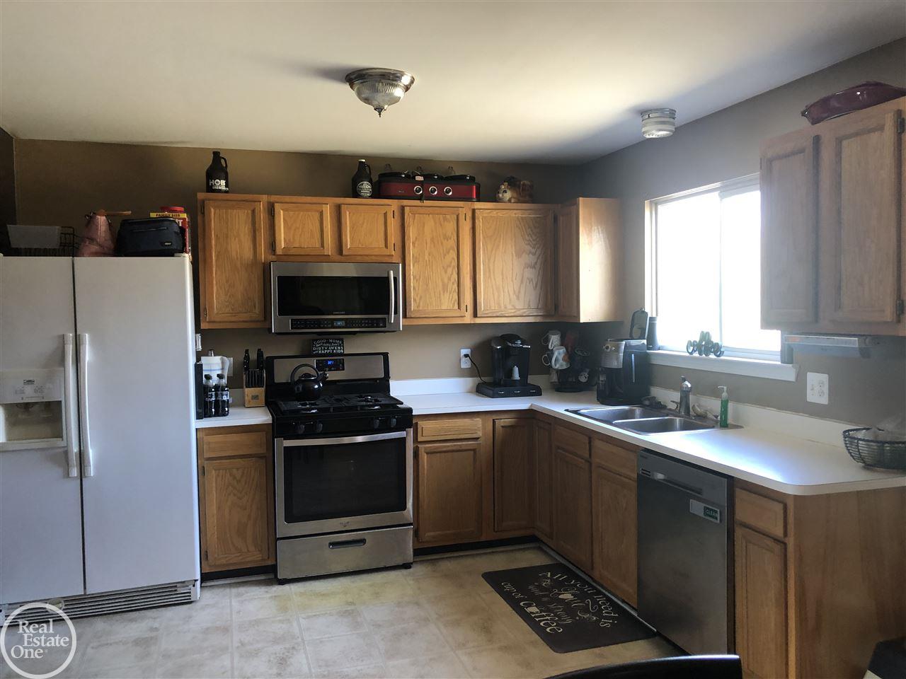 2202 Michigan Road Port Huron, MI 48060 - Photo 10 of 23 31373459-9.JPG