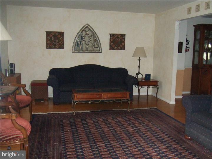 21 Cobblestone Road Cherry Hill, NJ 08003 - Photo 3 of 16 Living Room