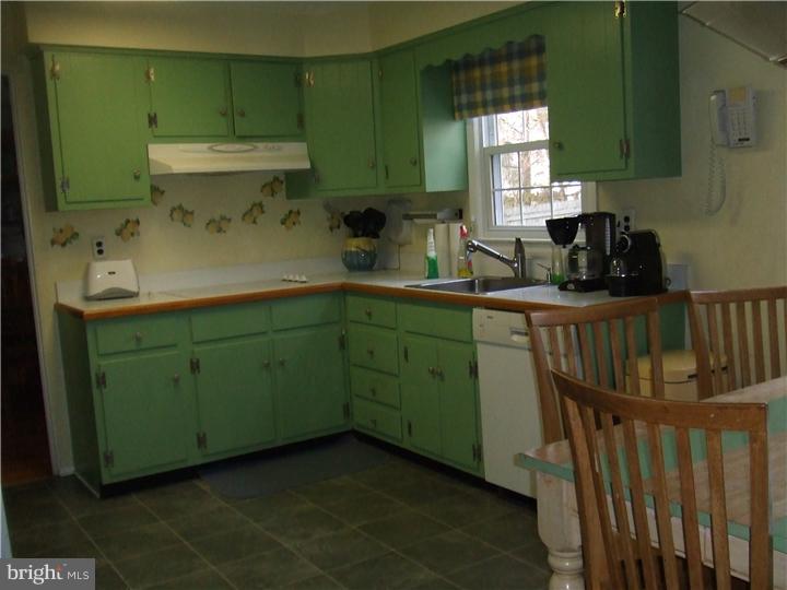 21 Cobblestone Road Cherry Hill, NJ 08003 - Photo 5 of 16 Kitchen