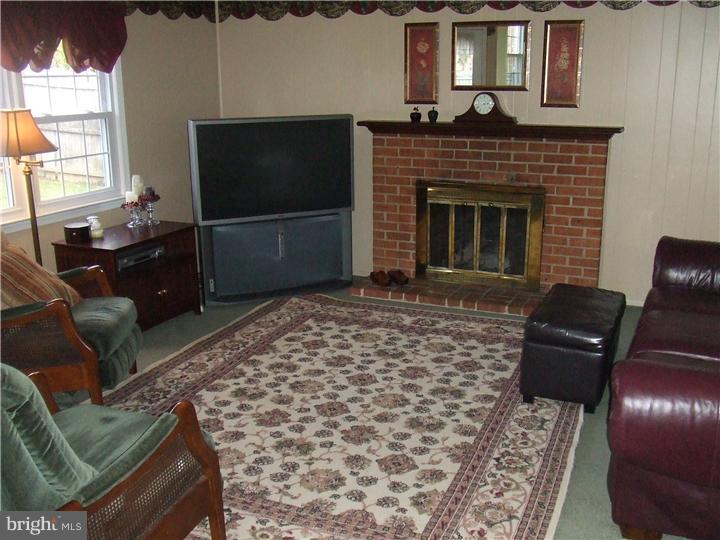 21 Cobblestone Road Cherry Hill, NJ 08003 - Photo 6 of 16 Family Room