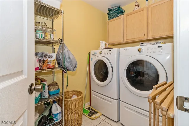 a view of a storage & utility room with washer and dryer