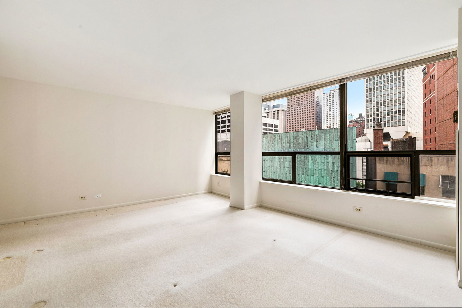110 East Delaware Place, Unit 704 Chicago, IL 60611 - Photo 12 of 19
