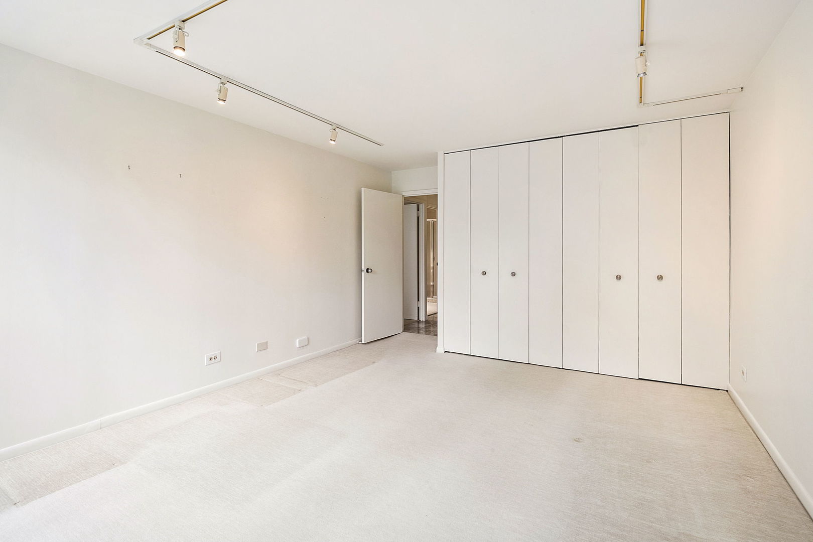 110 East Delaware Place, Unit 704 Chicago, IL 60611 - Photo 13 of 19