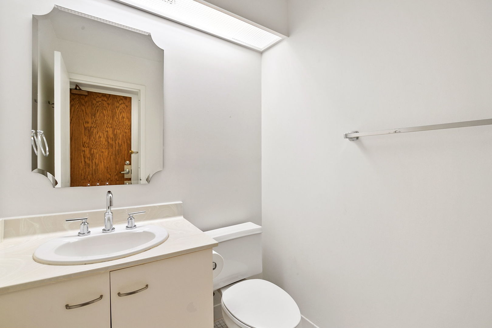 110 East Delaware Place, Unit 704 Chicago, IL 60611 - Photo 15 of 19