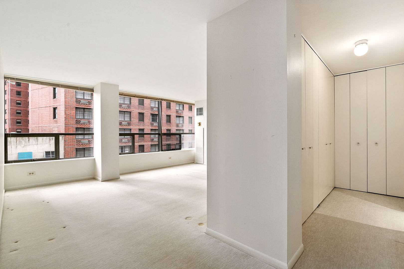 110 East Delaware Place, Unit 704 Chicago, IL 60611 - Photo 10 of 19
