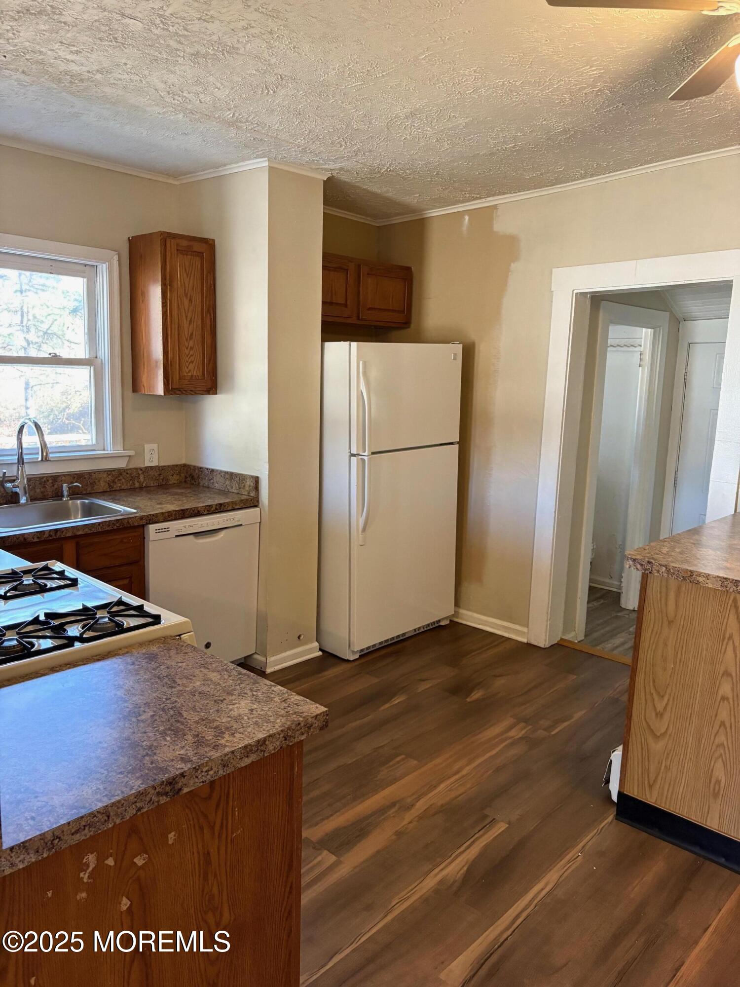 155 Leesville Road Jackson, NJ 08527 - Photo 6 of 32 IMG_2273