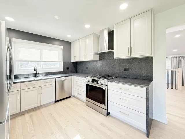 $3,800 | 3103 North Wilshire Lane, Arlington Heights, IL 60004