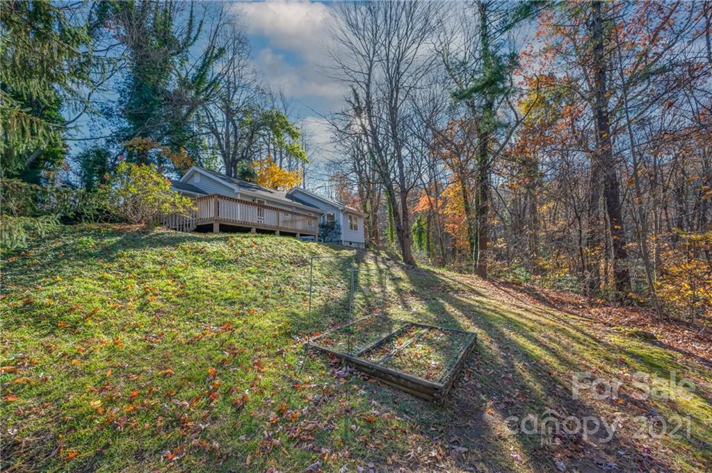 124 Frost Road Saluda, NC 28773 - Photo 4 of 38 Gallery Image 4