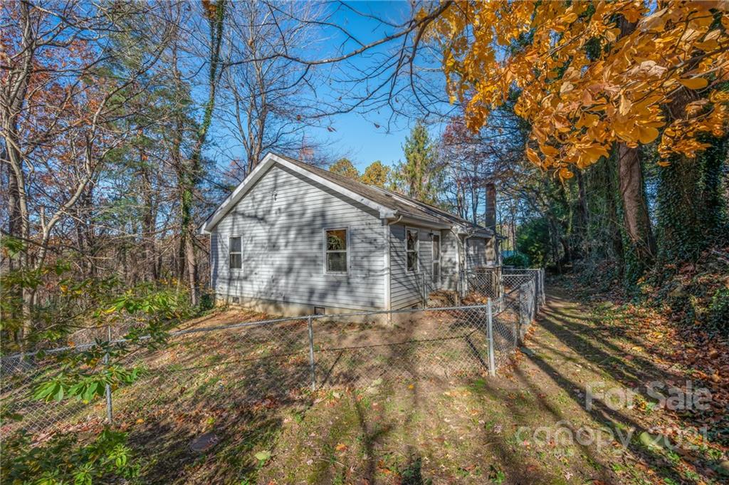 124 Frost Road Saluda, NC 28773 - Photo 8 of 38 Gallery Image 8