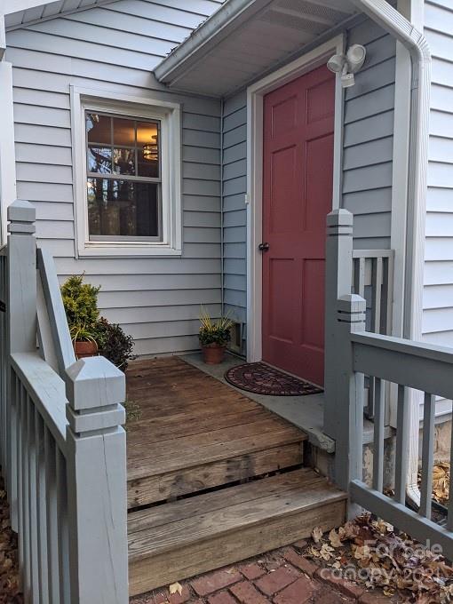 124 Frost Road Saluda, NC 28773 - Photo 10 of 38 Gallery Image 10