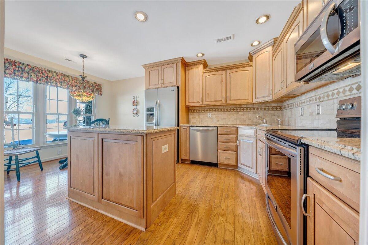 6100 Wertz Orchard Road Roanoke, VA 24018 - Photo 2 of 36 02-MIB07460