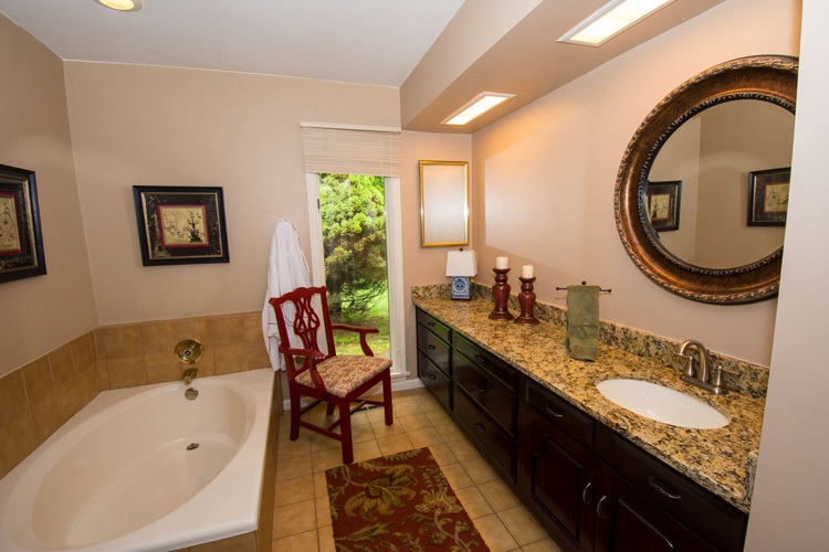 65480 Oak Road North Liberty, IN 46554 - Photo 4 of 24 Gallery Image 4