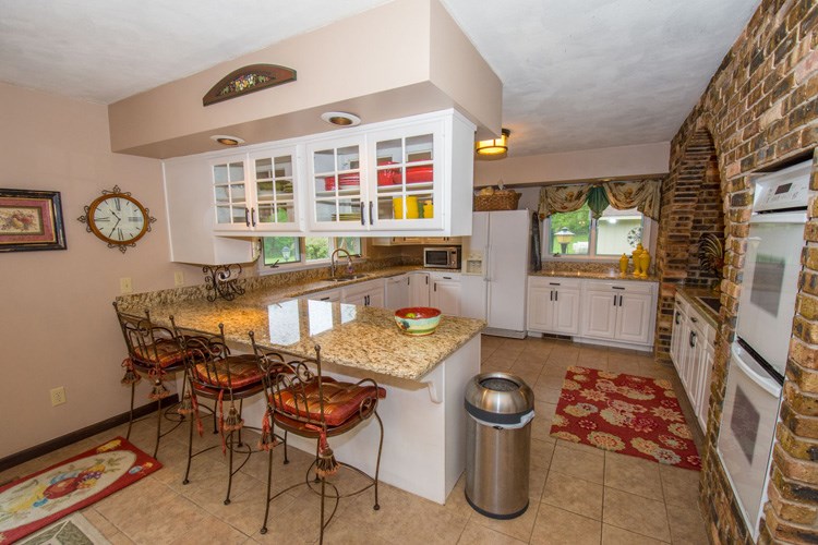 65480 Oak Road North Liberty, IN 46554 - Photo 9 of 24 Gallery Image 9