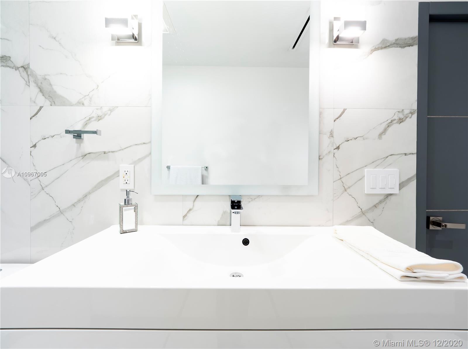 6460 Southwest 133rd Drive Pinecrest, FL 33156 - Photo 33 of 51 Full bathroom shared by media room and bedroom #1.