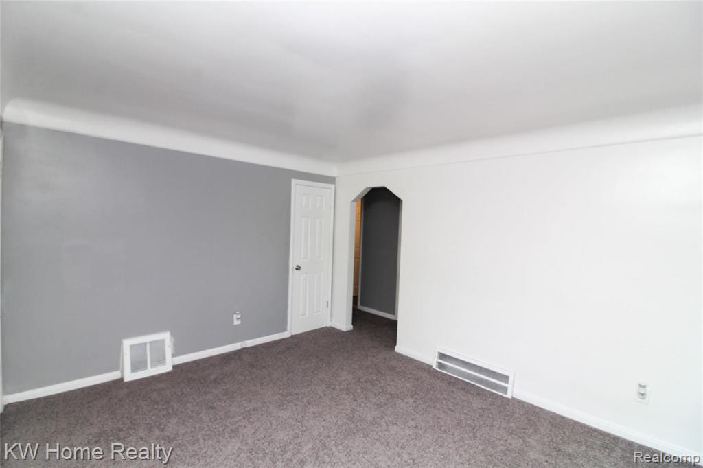 8871 Evergreen Road Detroit, MI 48228 - Photo 3 of 15