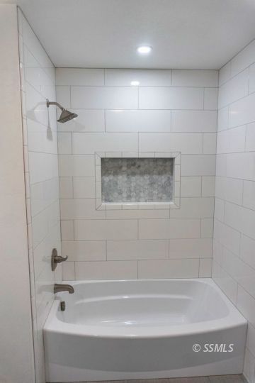 1521 South McCall Street Ridgecrest, CA 93555 - Photo 24 of 39 a bathroom with a bathtub