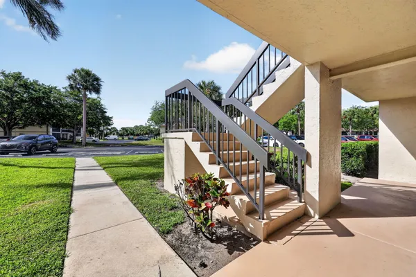 $2,650 | 6327 Chasewood Drive, Unit E, Jupiter, FL 33458