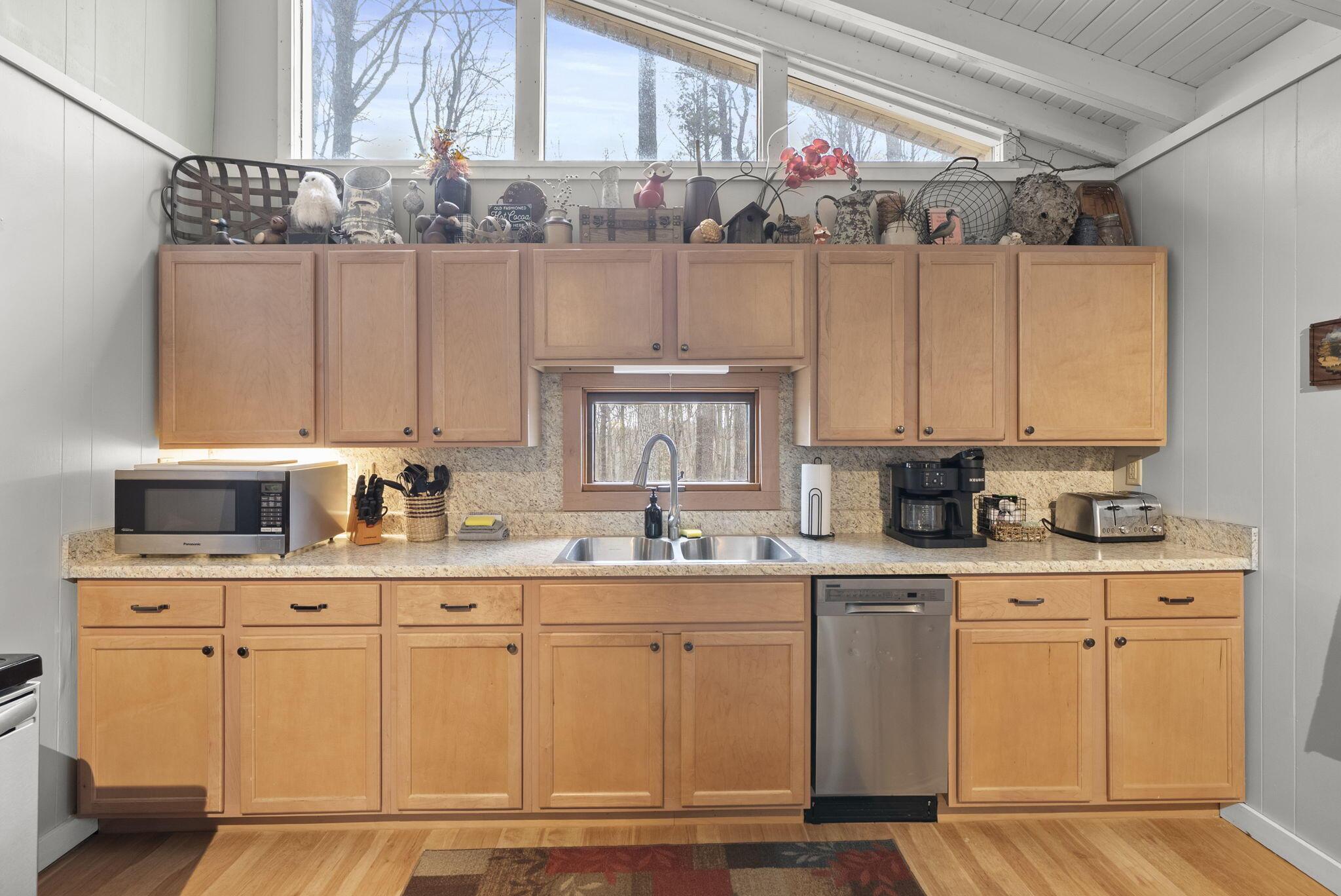 20554 Thompson Ridge Road Laurelville, OH 43135 - Photo 12 of 40 Updated Cabinetry