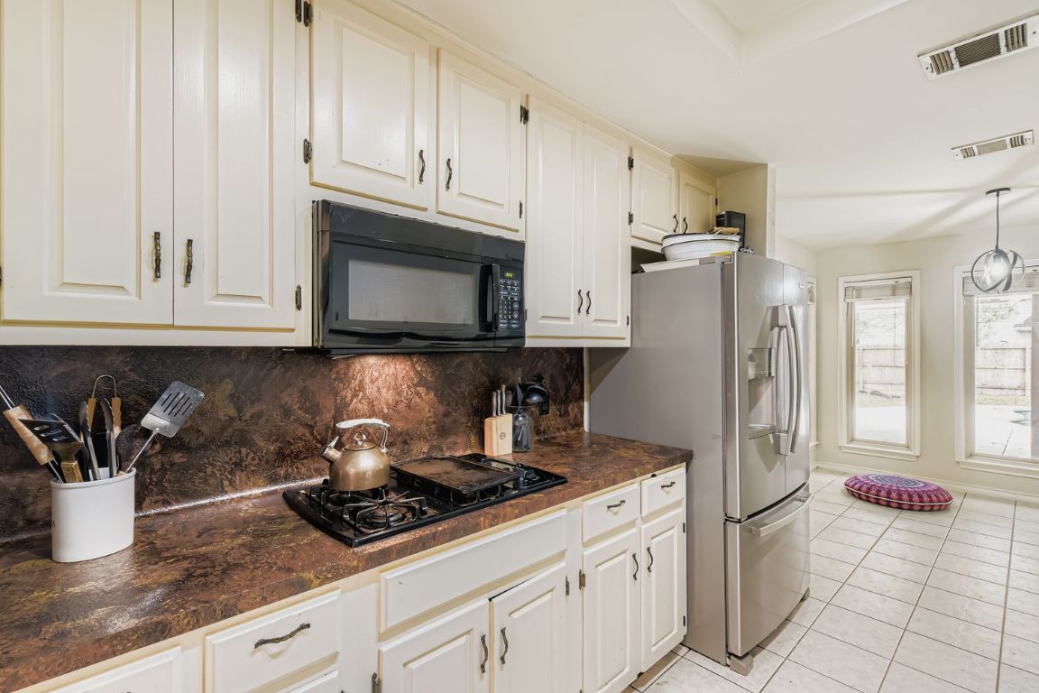 10705 Pinehurst Drive Austin, TX 78747 - Photo 12 of 30