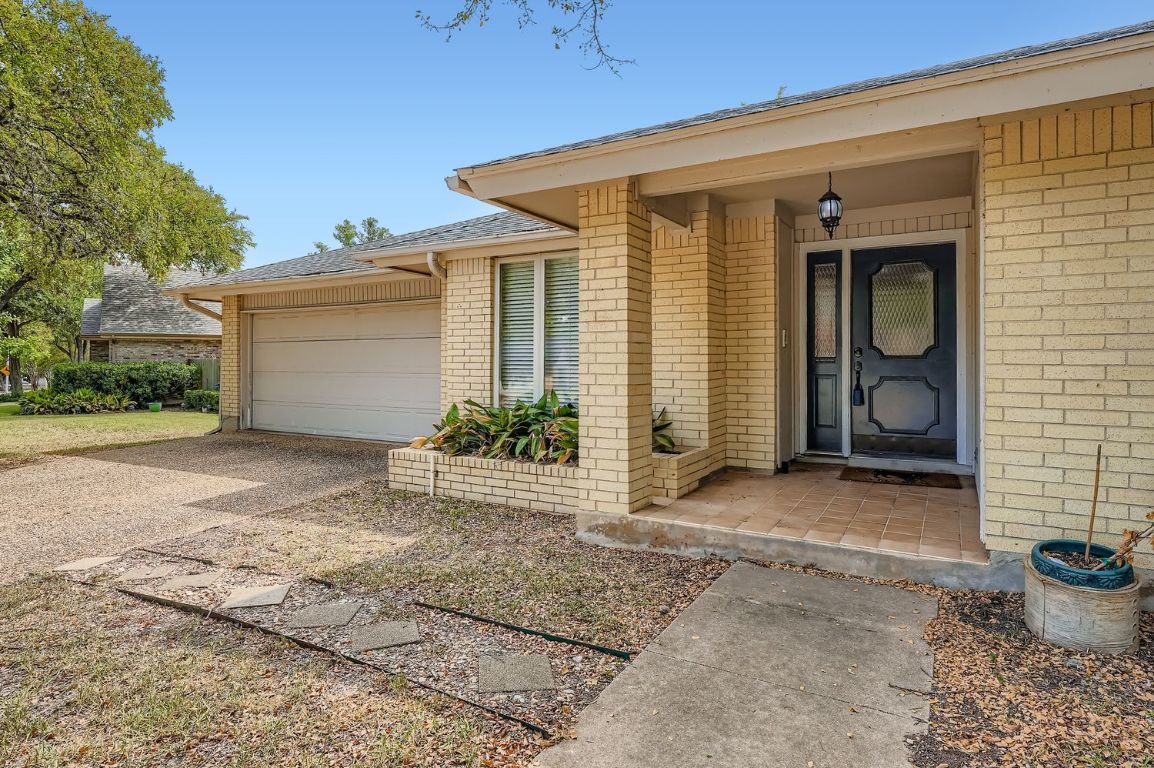 10705 Pinehurst Drive Austin, TX 78747 - Photo 3 of 30