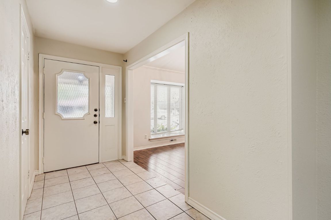 10705 Pinehurst Drive Austin, TX 78747 - Photo 5 of 30