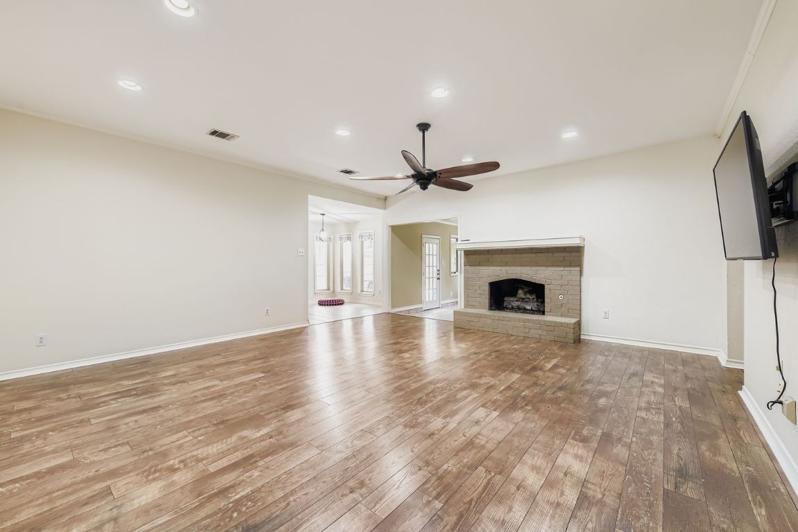 10705 Pinehurst Drive Austin, TX 78747 - Photo 8 of 30