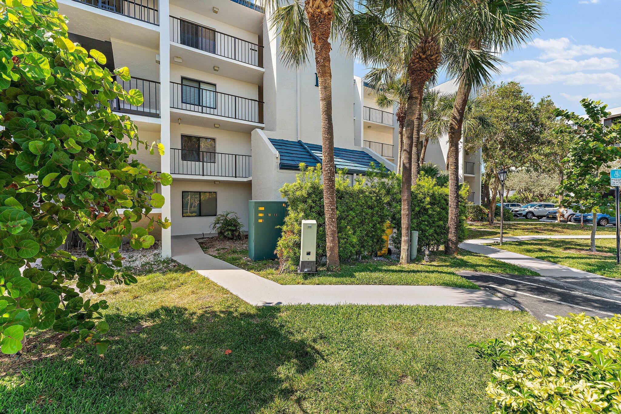 1605 Us-1, Unit B206 Jupiter, FL 33477 - Photo 34 of 35 a view of a backyard with plants and palm trees