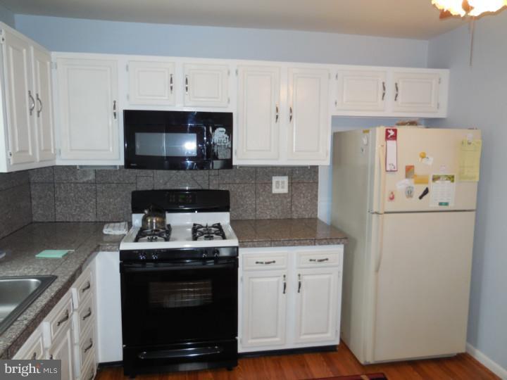 8539 Ridgeway Street Philadelphia, PA 19111 - Photo 3 of 7 Kitchen