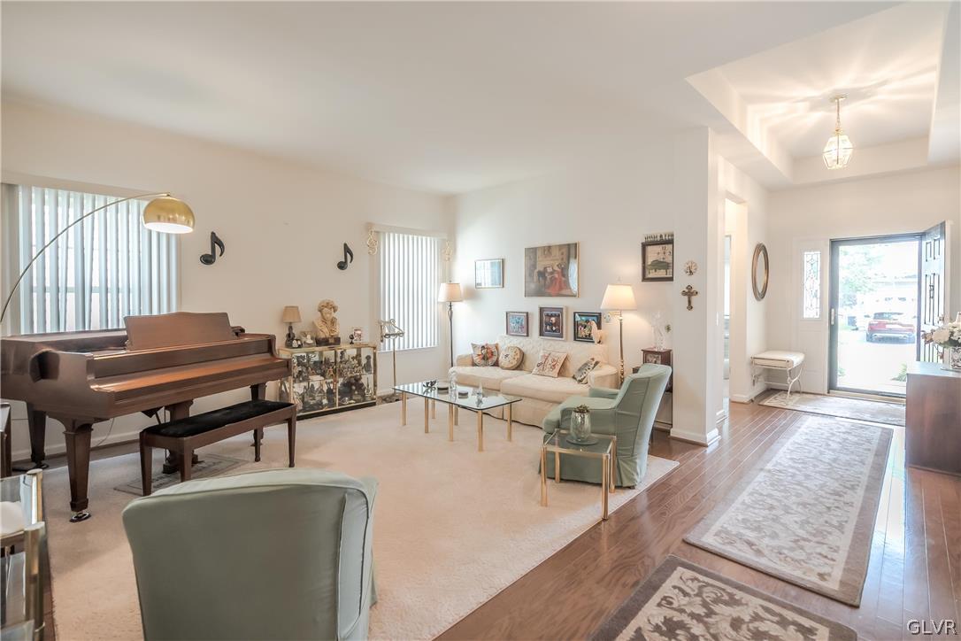 5536 Republic Way Bethlehem, PA 18017 - Photo 12 of 34 a living room with furniture and a piano