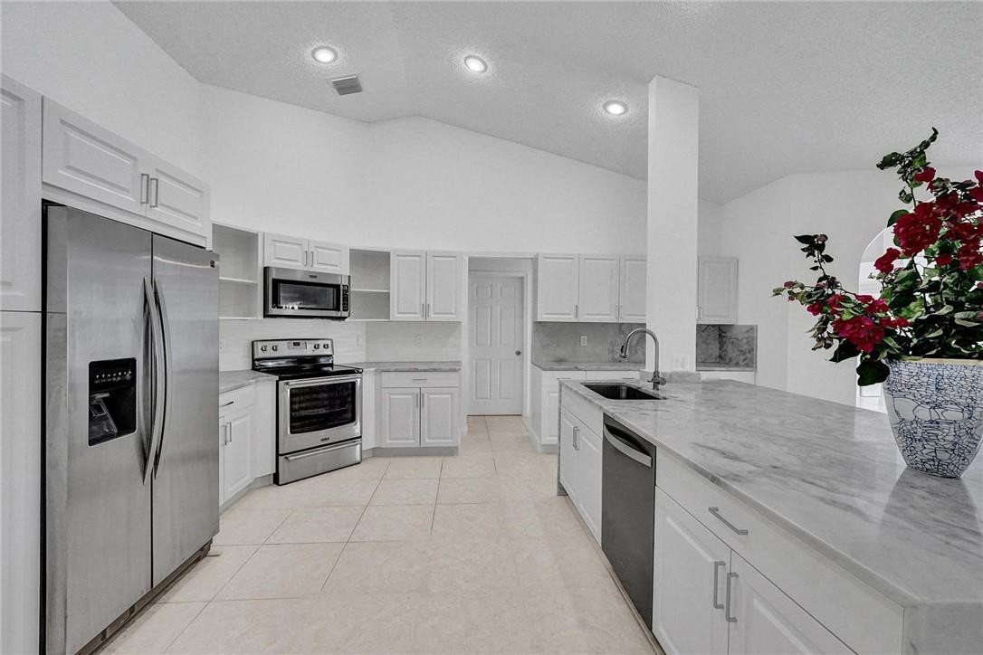 3270 Overlook Road Davie, FL 33328 - Photo 11 of 38 Photo 11