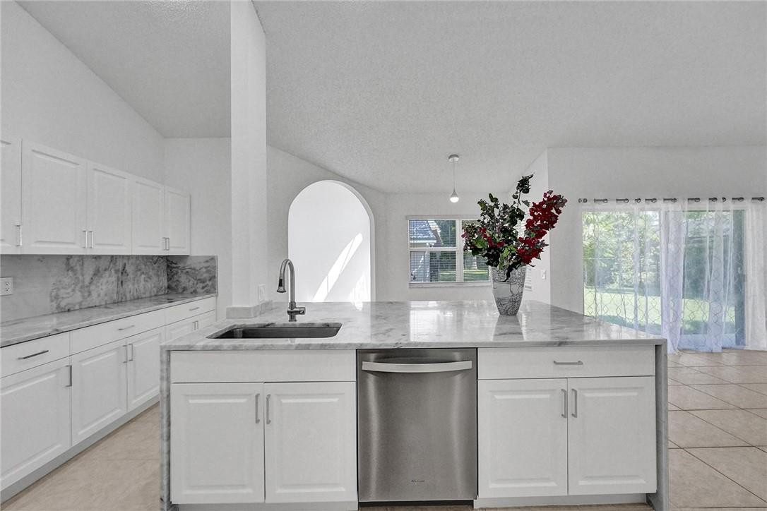 3270 Overlook Road Davie, FL 33328 - Photo 13 of 38 Photo 13