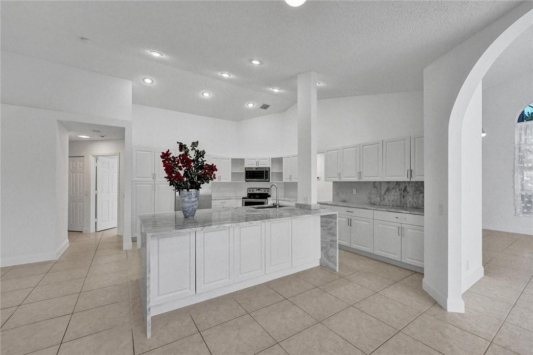 3270 Overlook Road Davie, FL 33328 - Photo 14 of 38 Photo 14